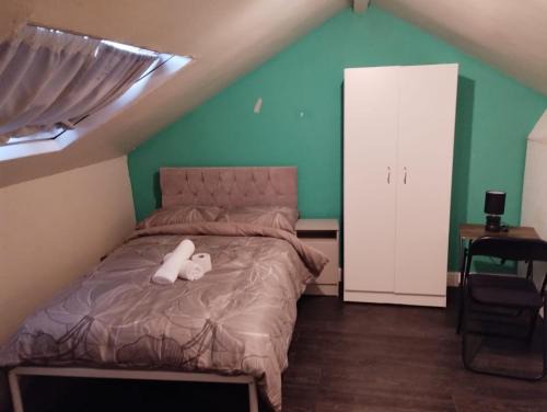 Little Hulton House | Double-Bedroom C4 Manchester Close To Bolton Centre