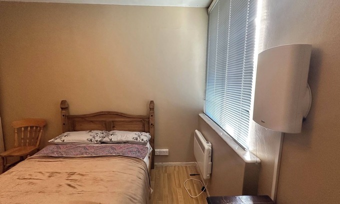 Regent's Park Bed & Breakfast | Double bedroom in Euston