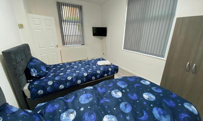 Levenshulme House | Double Bedroom In Manchester 13 Woodfold Ave, M19 3AP, RM1 2 Sing Bed