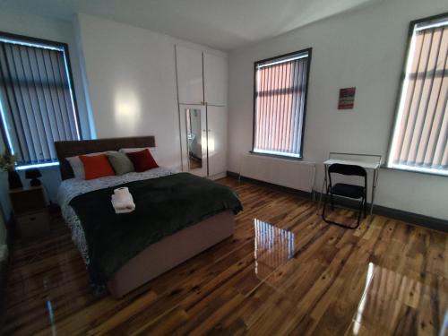 Manchester House | Double-Bedroom in the Heart of Harpurhey Manchester A4 Perfect for Short Stays