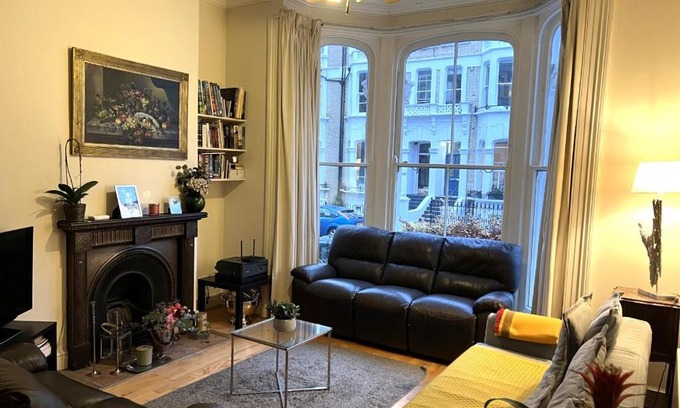 Earl's Court House | Double bedroom with en-suite bathroom in Chelsea - central London - share apartment