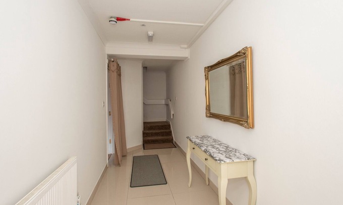 Plaistow and Sundridge Apartment | Double Bedroom with Shared Amenities - Rear