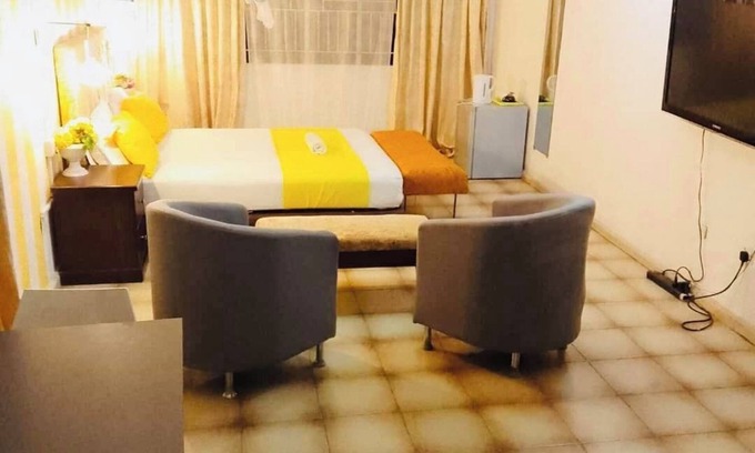 Freetown Bed & Breakfast | Double ensuite rooms, Excellence water system, Solar, generator, FREE WIFI, B&B