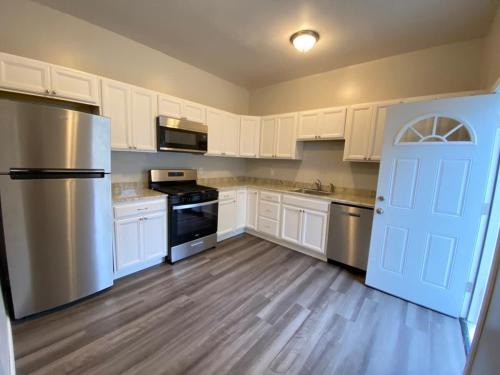 Oneonta Apartment | Double Play Apt 2 All Star Baseball Rentals