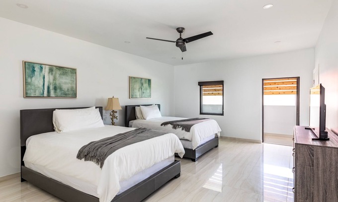 Grace Bay Hotel | Double Queen Bed Suite — Steps to Grace Bay, Pool, Bikes, Free WiFi