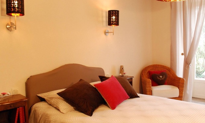Vallieres-les-Grandes House | Double room-Cottage-Ensuite with Bath-Park view