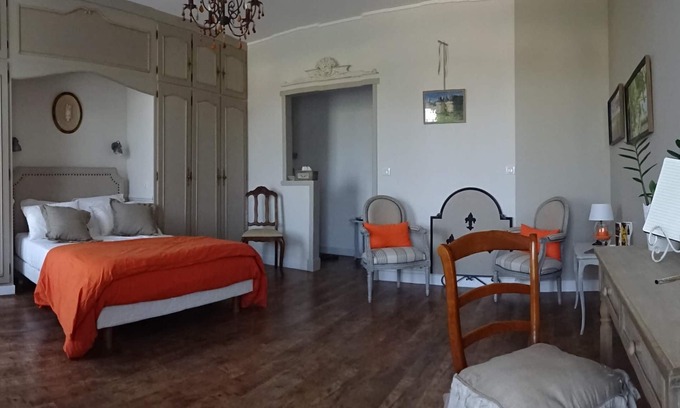 Montlouis-sur-Loire House | Double room-Luxury-Ensuite with Shower-Garden view