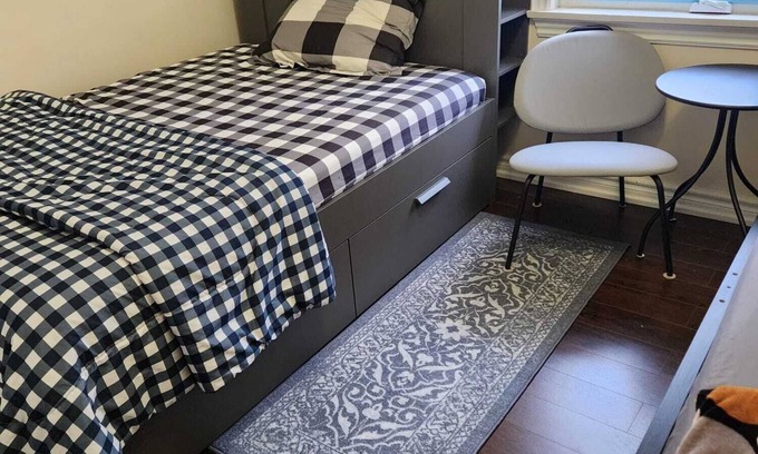 Brampton House | Double Room 1 Brampton Toronto Canada