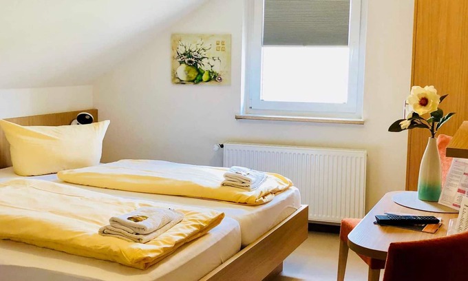 Rheinhausen Cottage | Double Room, Cat A, Non Smoking, Toilet and Shower - Hotel Werneths Landgasthof Hirschen