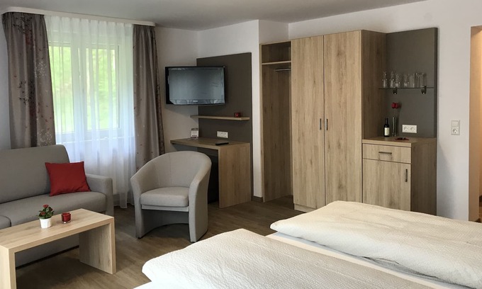 Obersimonswald Apartment | Double room comfort with balcony and shower/toilet
