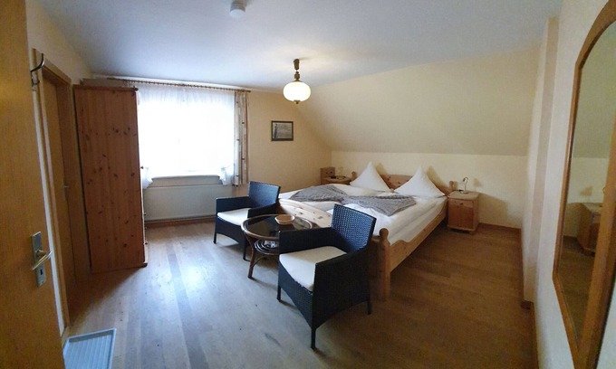 Sorpetal Apartment | Double room "Hofblick 2" 15sqm