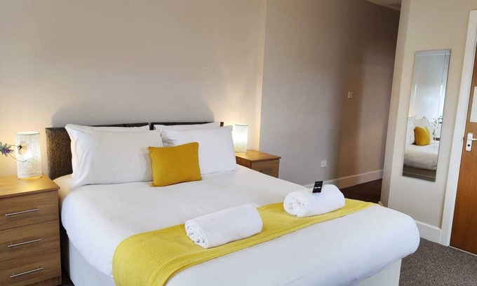 Gorseinon Apartment | Double Room, Kitchen, Parking