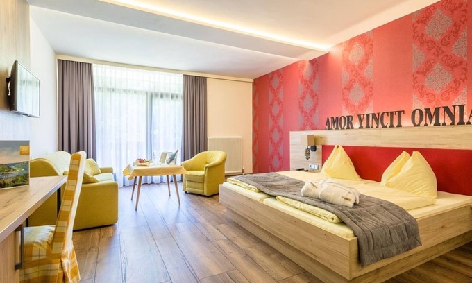 Haibach ob der Donau House | Double room Limes, bath, WC - Riverresort Donauschlinge