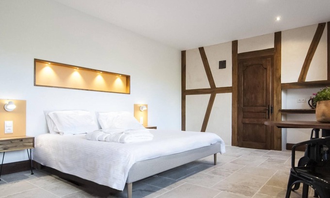 Eguilly Bed & Breakfast | Double room-Luxury-Ensuite-Garden view-Avec Sauna