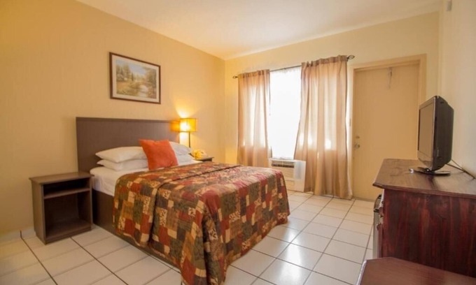 Miami Springs Apartment | Double Room Near Curtiss Mansion MIA