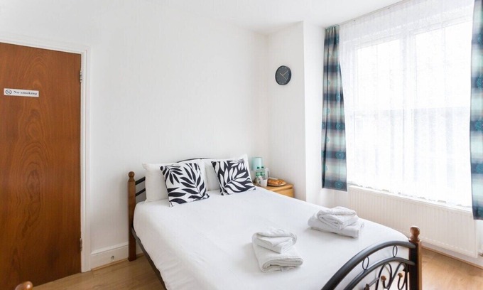 Camden Town House | Double Room - Private Bathroom