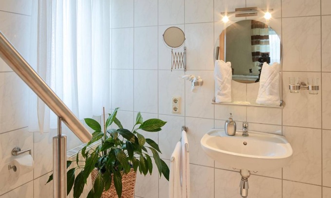 Leiwen Bed & Breakfast | Double room, room 3 - Gästehaus Alexanderhof