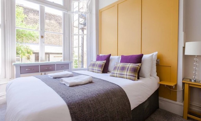 Cambridge City Centre House | double room/shared bathroom