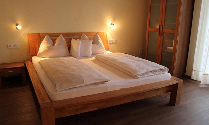 Brauneberg Apartment | Double room with balcony Rate 1 night - Weingut Gehlen-Cornelius