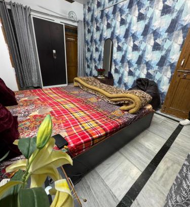Allahabad House | Double room with balcony