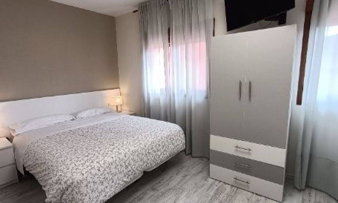 Munebrega Apartment | Double room with hydromassage bathtub 80