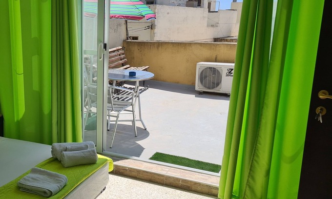 Rabat House | Double Room with private Terrace and Bathroom, close to Mdina