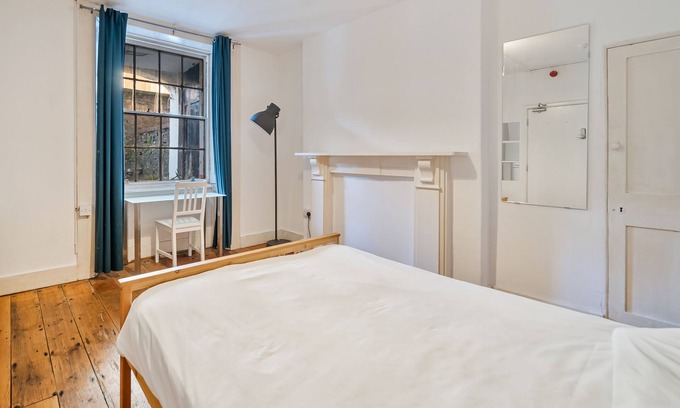 Clifton House | Double Room with Shared Bathroom
