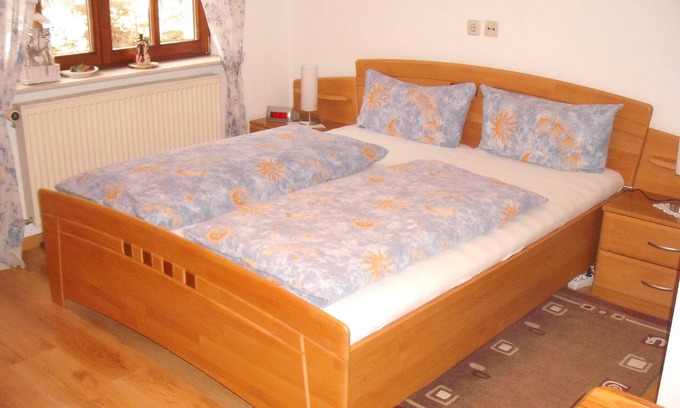 Ettenheim Apartment | Double room with WC and shower (forest side) Das Kleine FEINE - Guesthouse