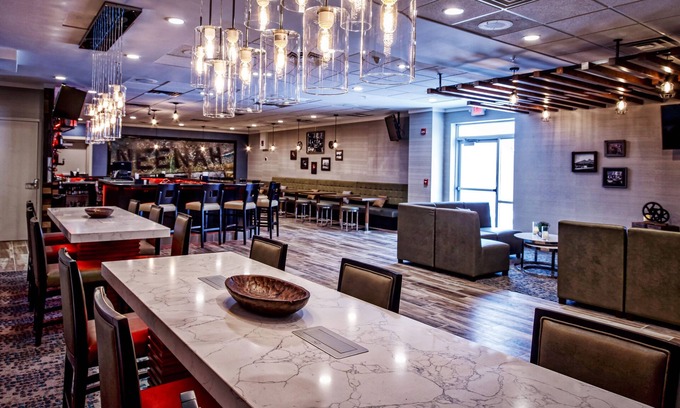 Neenah Hotel | DoubleTree by Hilton Neenah