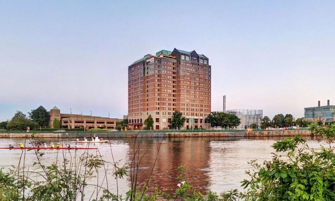 Allston Hotel | DoubleTree Suites by Hilton Hotel Boston - Cambridge