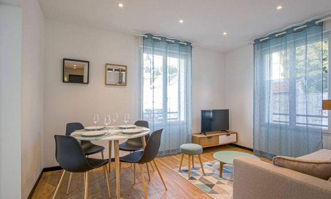 Port of Caen Apartment | Douces Nuits Caennaises - City center apartment with free private parking