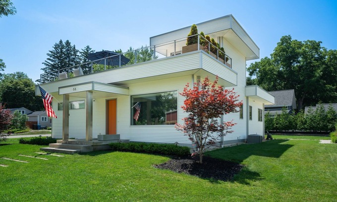 Douglas House | Douglas Modern Villa - Steps to downtown | Game RM | Backyard Oasis