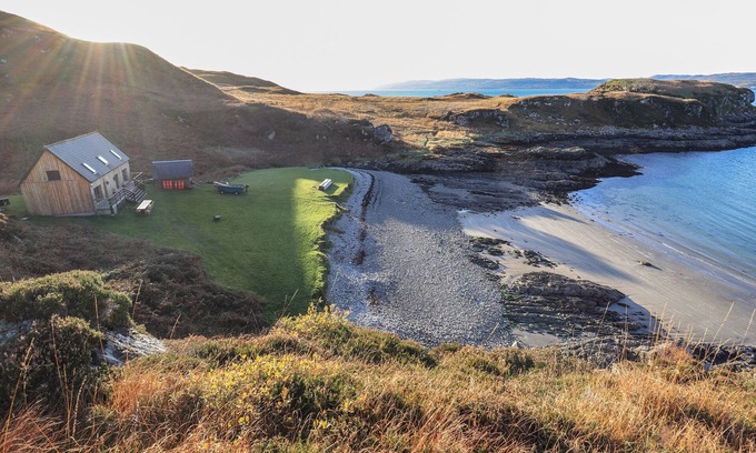 Breakish Cottage | DOUNE BAY LODGE, pet friendly, character holiday cottage in Knoydart