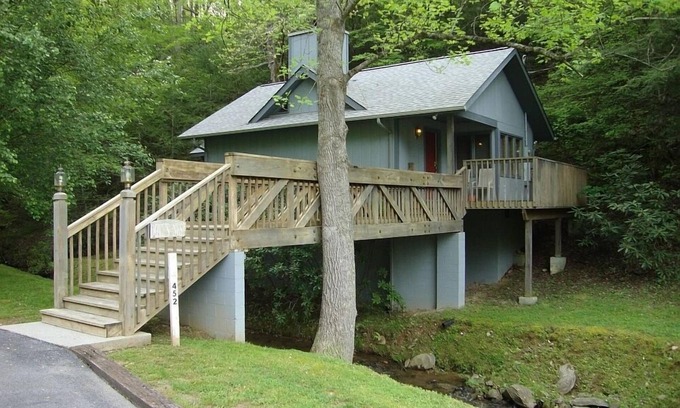 Gatlinburg Cabin | Dove's Nest: Beautiful, Pet Friendly Cabin Alongside a Creek near Downtown Gatlinburg