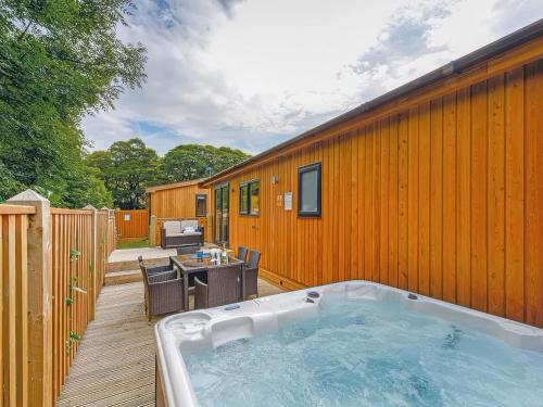 Saddleworth House | Dovestone Luxury Lodges sleeps 6 - pet free