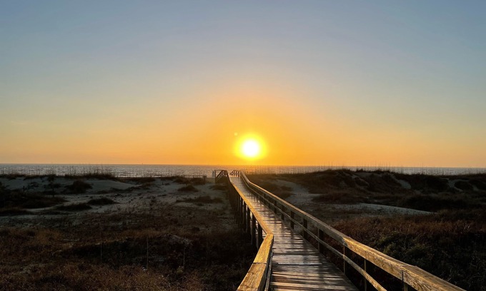 Tybee Island House | Down on the Corner.short walk to the beach…. 5-Star Clean.