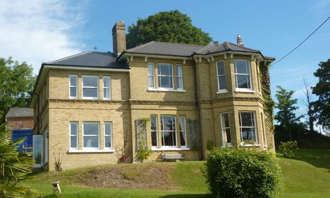 Brading Cottage | Downedge - a house that sleeps 13 guests in 6 bedrooms