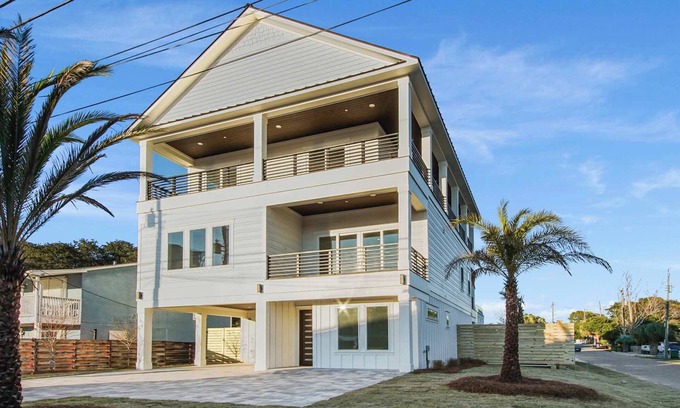 Bid-a-wee Beach House | Downtime Bid-A-Wee: Private Beach, Heatable Pool and Gulf Views