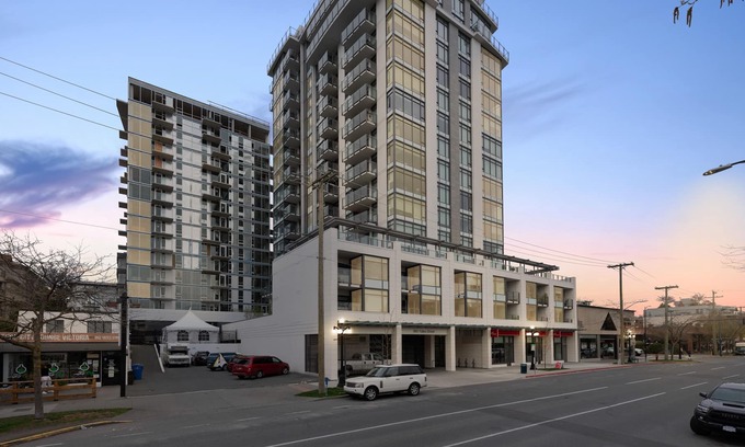 Harris Green Condo | Downtown 1bdr Condo w. Parking and City Views 14th Floor