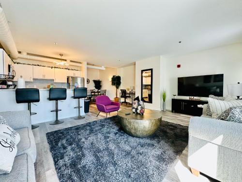 Mile Square House | Downtown 2BR Penthouse Suite with Balcony and Direct Skybridge Access
