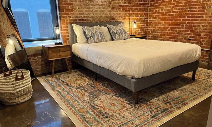 Roanoke Apartment | Downtown 2BR w/exposed brick charm