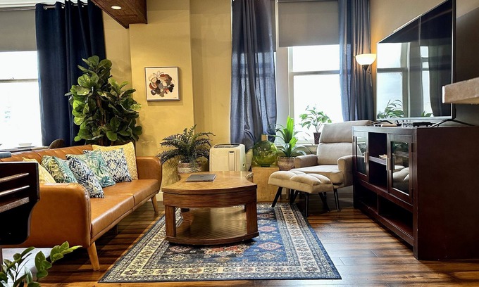 Downtown Memphis Apartment | Downtown 3BR / 2BA - Near Court Square Park