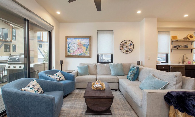 Winter Park House | Downtown 4 bedroom private hot tub & mountain views