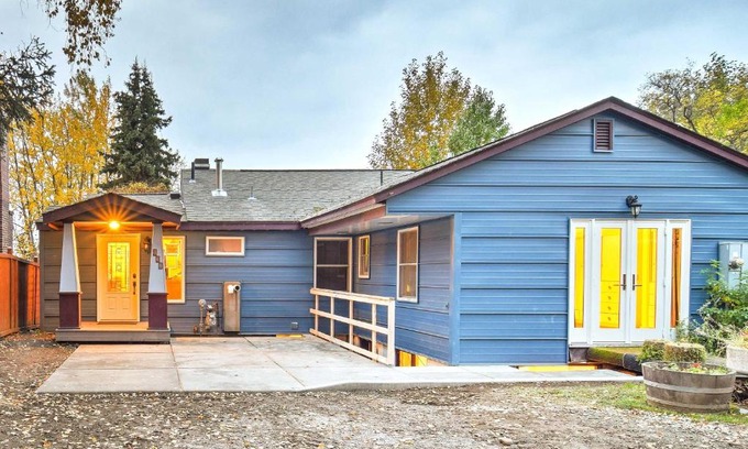 South Addition House | Downtown Anchorage Home, 1 Block to Coastal Trail!