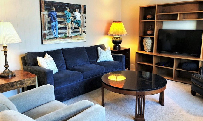 Downtown Anchorage Apartment | Downtown Anchorage Three Bedroom Furnished Apartment