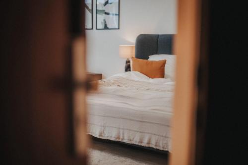 Bahnhofsviertel Apartment | DOWNTOWN Apartment mit Luxusbad am Hafen nur 5 Minuten zu Fuß in die Innenstadt und zum Bahnhof!