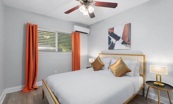 Hyde Park Apartment | Downtown Austin Launchpad w/King Bed, Parking & Easy Event Access!
