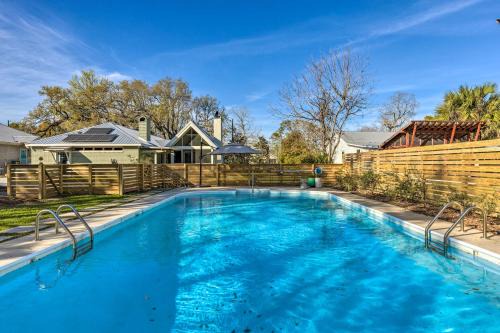 Bay St Louis Apartment | Downtown Bay St Louis Apt Less Than 1 Mile to Coast!