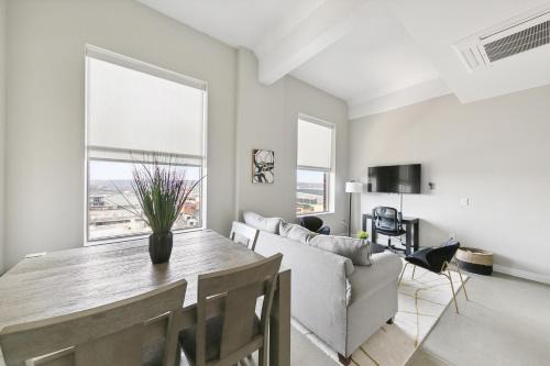 Downtown Cincinnati Apartment | Downtown/Bengals/Reds/TQL/OTR