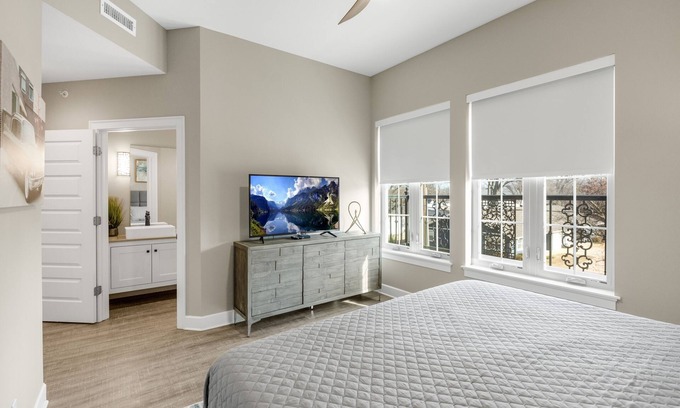 Downtown Condo | Downtown Bentonville Condo - no longer booking, please look for 3351343